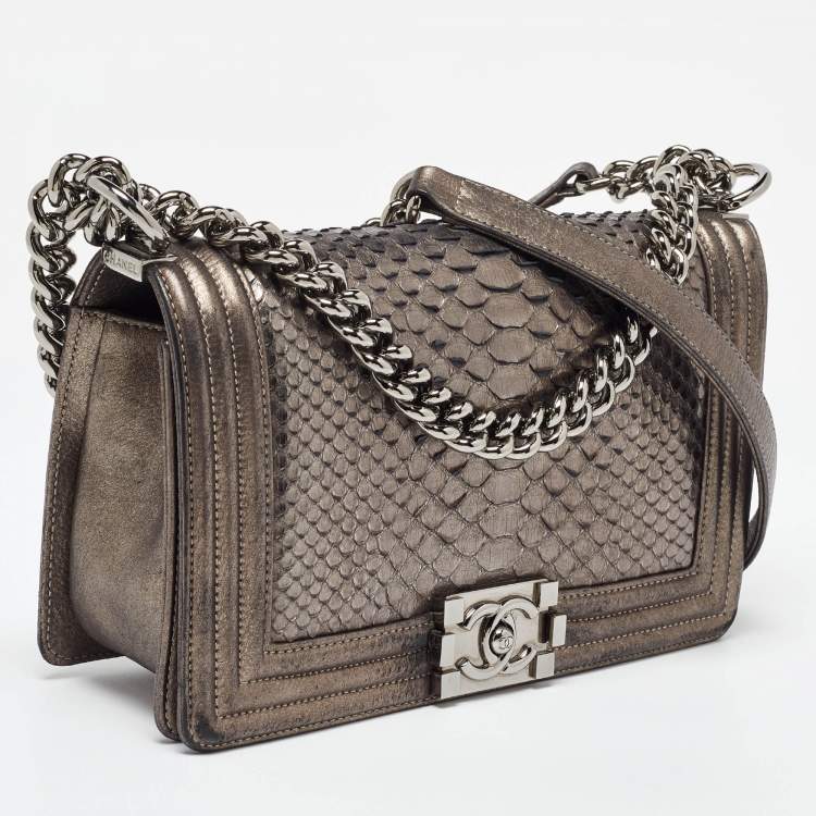 Pre Owned Chanel Metallic Quilted Leather Medium Boy Flap Bag