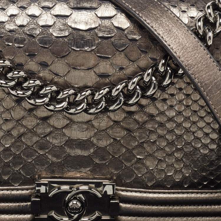 Pre Owned Chanel Metallic Quilted Leather Medium Boy Flap Bag