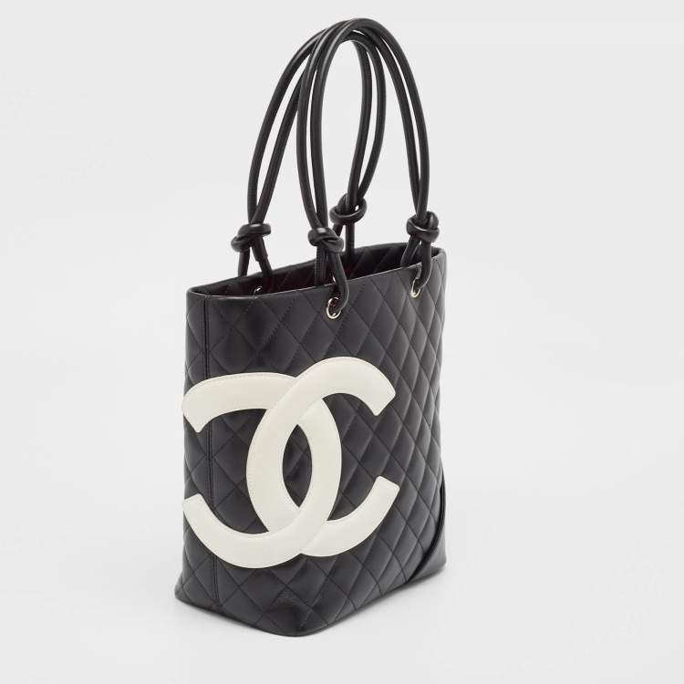 مملوكة مسبقًا Chanel Black/White Quilted Leather Medium Ligne Cambon Bucket Tote