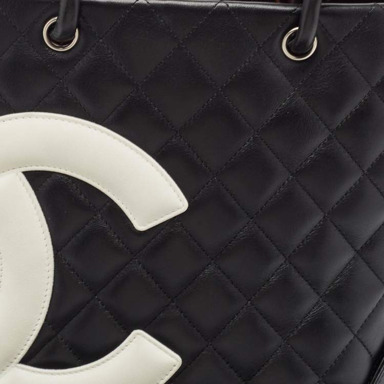 مملوكة مسبقًا Chanel Black/White Quilted Leather Medium Ligne Cambon Bucket Tote