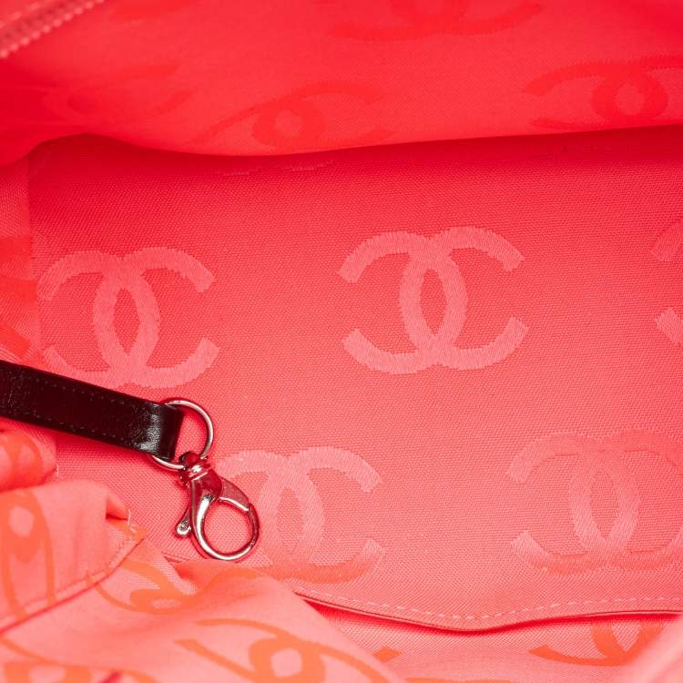 مملوكة مسبقًا Chanel Black/White Quilted Leather Medium Ligne Cambon Bucket Tote