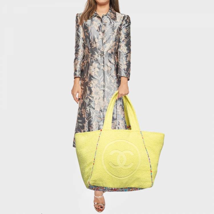 Pre Owned Chanel Yellow Terry Cloth CC Beach Tote w/Towel Set