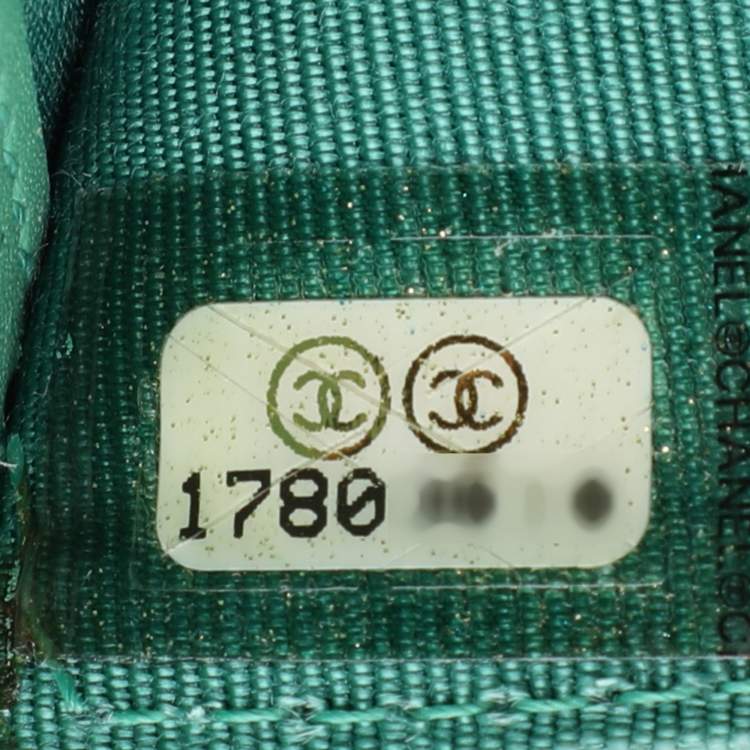 Pre Owned Chanel Green Quilted Patent Leather CC Flap Continental Wallet