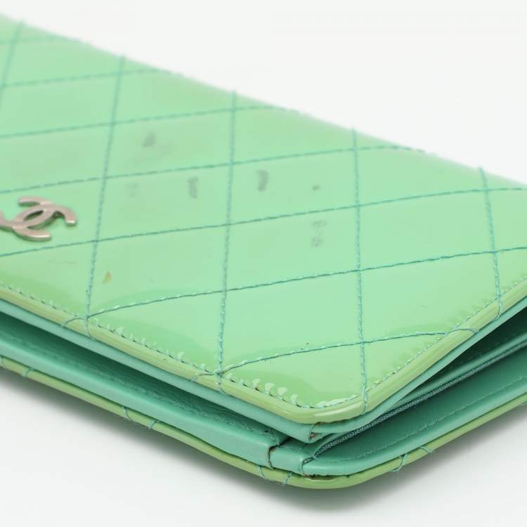 Pre Owned Chanel Green Quilted Patent Leather CC Flap Continental Wallet
