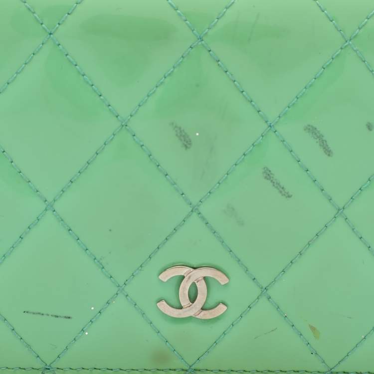 Pre Owned Chanel Green Quilted Patent Leather CC Flap Continental Wallet