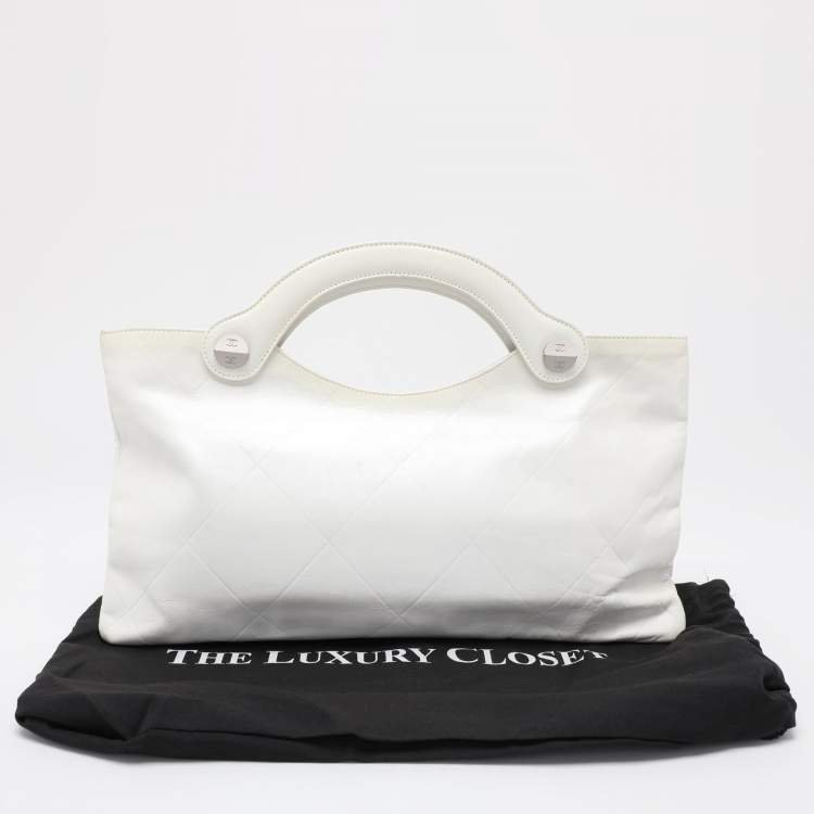 Pre Owned Chanel White Quilted Leather Vintage Bag