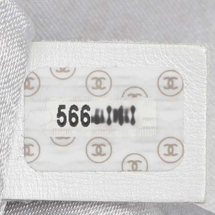 Pre Owned Chanel White Quilted Leather Vintage Bag