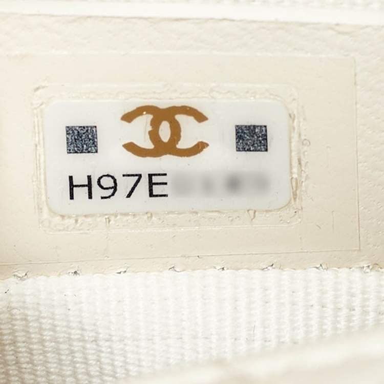 Pre Owned Chanel Off White Quilted Leather Mini Chain Around Hobo