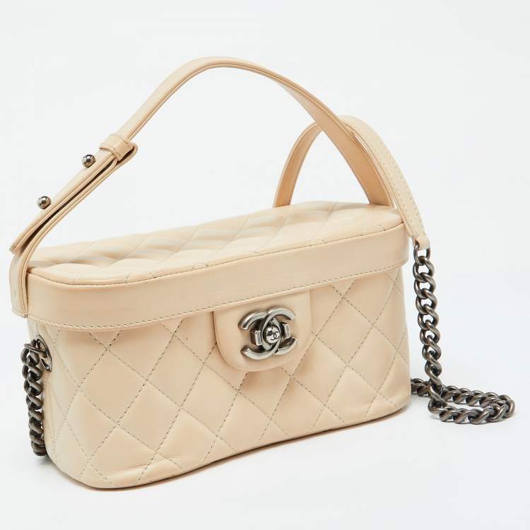 Pre Owned Chanel Beige Quilted Leather Boy Vanity Case Bag