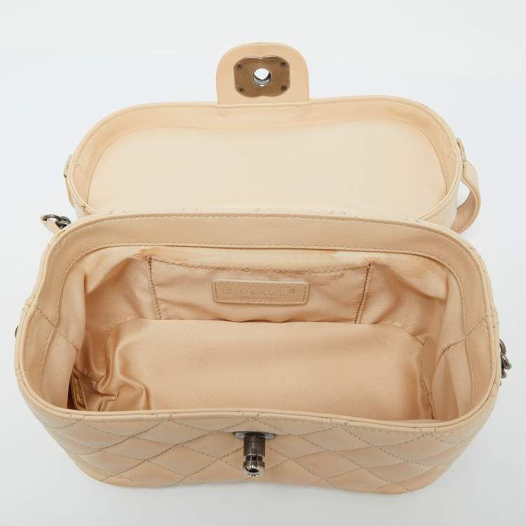Pre Owned Chanel Beige Quilted Leather Boy Vanity Case Bag