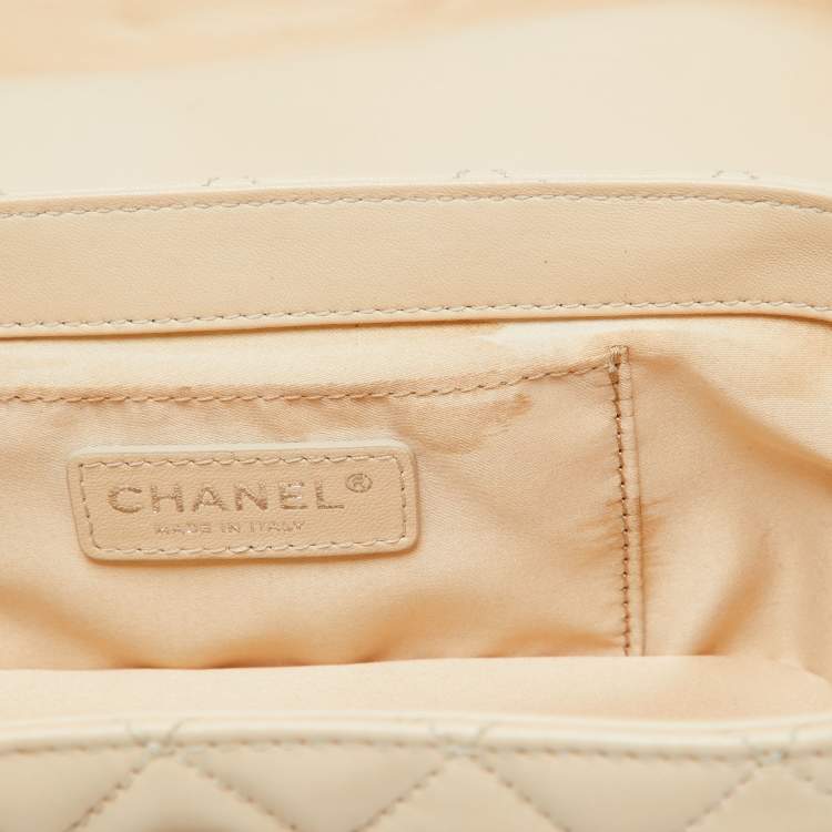Pre Owned Chanel Beige Quilted Leather Boy Vanity Case Bag