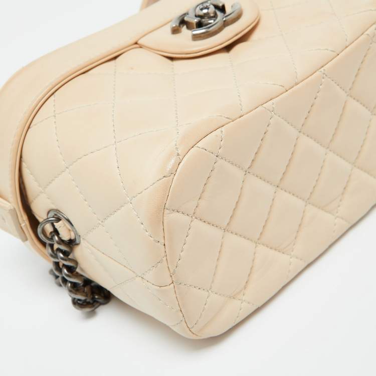 Pre Owned Chanel Beige Quilted Leather Boy Vanity Case Bag