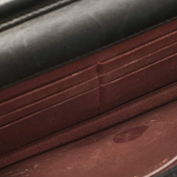 مملوكة مسبقًا Chanel Black Quilted Leather Classic Wallet On Chain