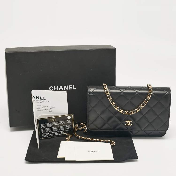 مملوكة مسبقًا Chanel Black Quilted Leather Classic Wallet On Chain