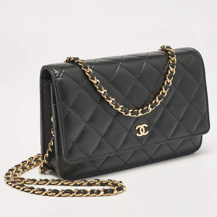 مملوكة مسبقًا Chanel Black Quilted Leather Classic Wallet On Chain