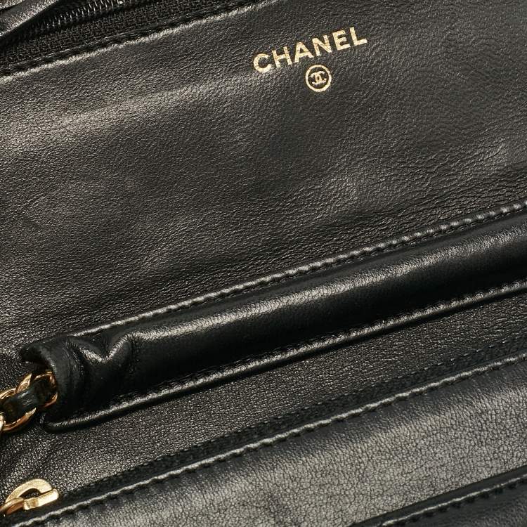 Pre Owned Chanel Black Quilted Leather Classic Wallet On Chain