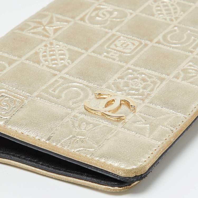 Pre Owned Chanel Gold Charm Icon Leather CC Bifold Wallet