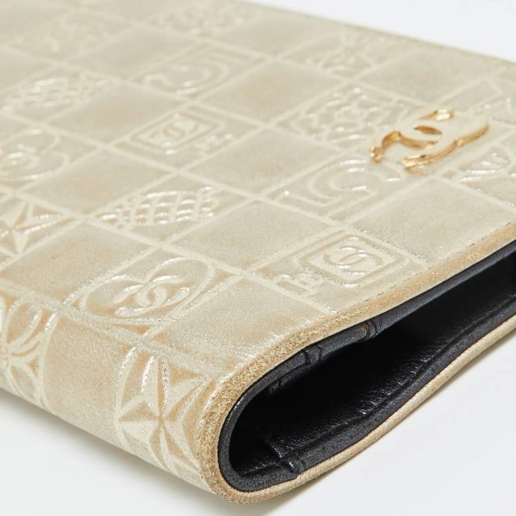 Pre Owned Chanel Gold Charm Icon Leather CC Bifold Wallet