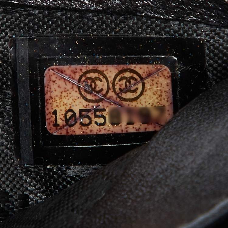 Pre Owned Chanel Gold Charm Icon Leather CC Bifold Wallet