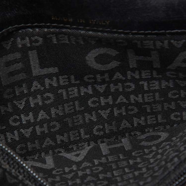 Pre Owned Chanel Gold Charm Icon Leather CC Bifold Wallet