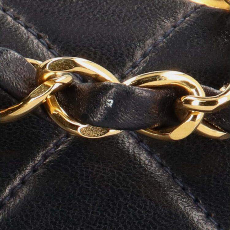 Pre Owned Chanel Black Lambskin Leather Medium Classic Double Flap Shoulder Bag