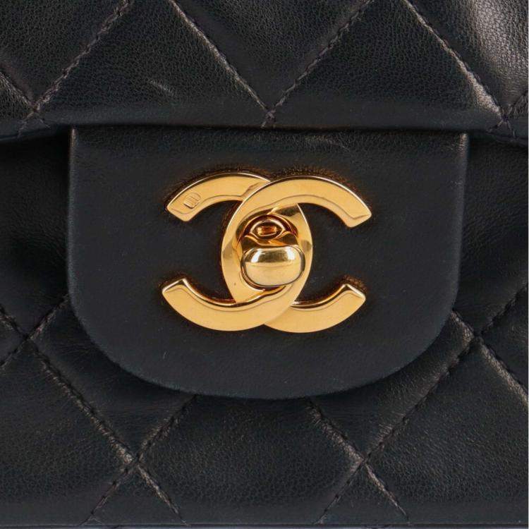 Pre Owned Chanel Black Lambskin Leather Medium Classic Double Flap Shoulder Bags