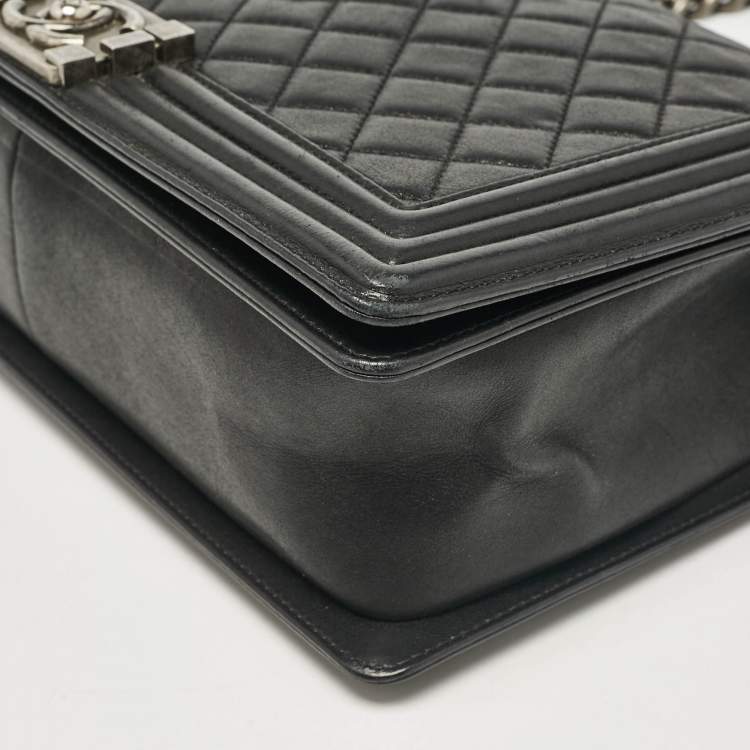 Pre Owned Chanel Black Quilted Leather New Medium Boy Bag