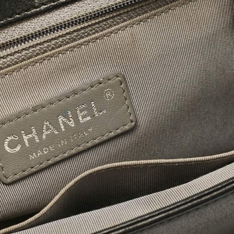 Pre Owned Chanel Black Quilted Leather New Medium Boy Bag
