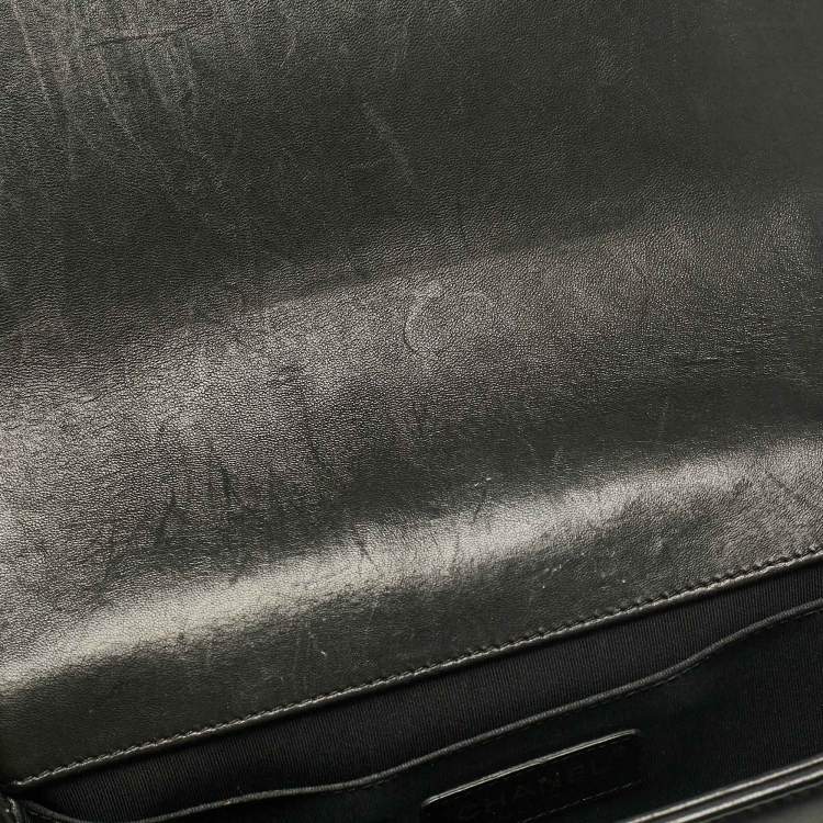 Pre Owned Chanel Black Quilted Leather Medium Boy Flap Bag