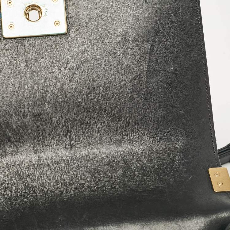 Pre Owned Chanel Black Quilted Leather Medium Boy Flap Bag