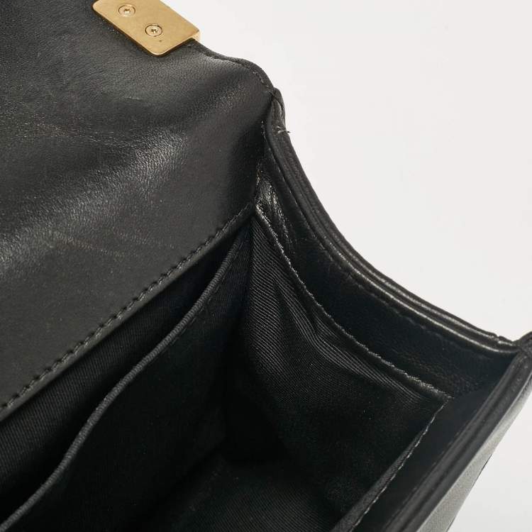 Pre Owned Chanel Black Quilted Leather Medium Boy Flap Bag