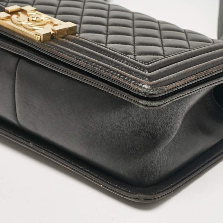 Pre Owned Chanel Black Quilted Leather Medium Boy Flap Bag