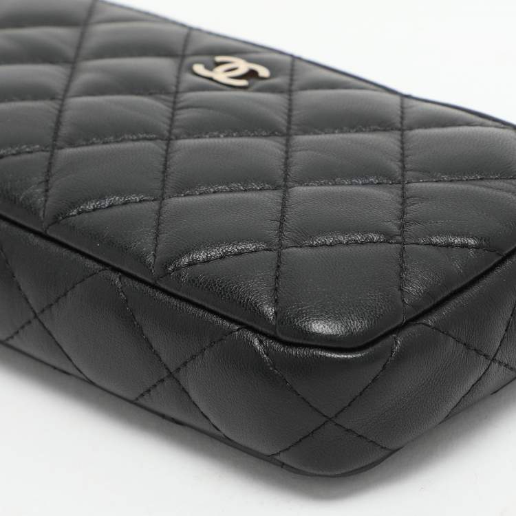 Pre Owned Chanel Black Quilted Leather CC Wallet On Chain