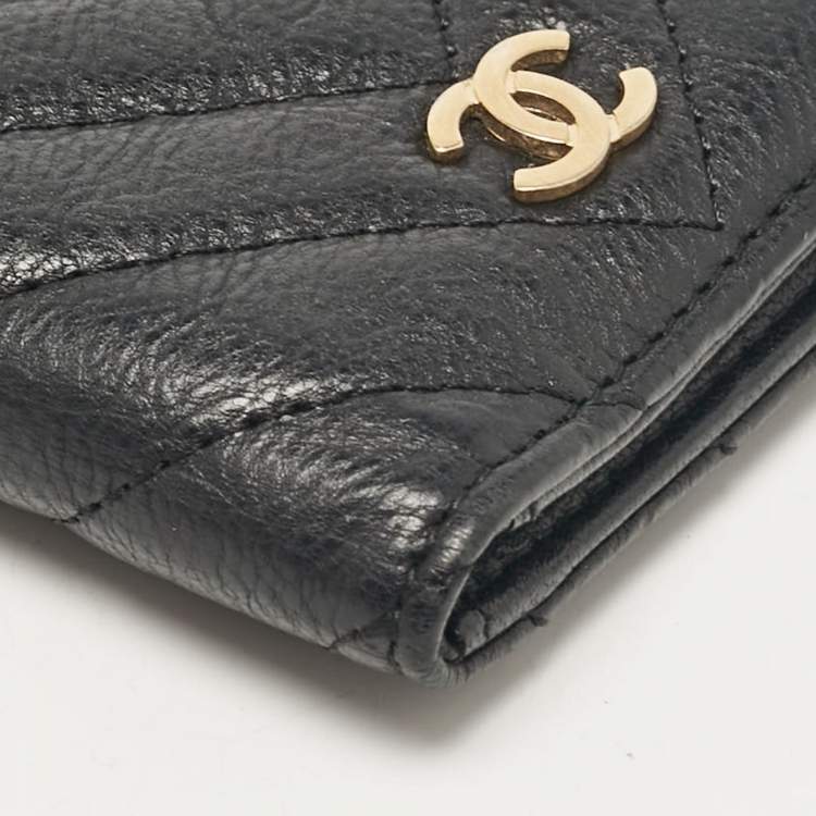 Pre Owned Chanel Black Chevron Quilted Leather CC Card Holder