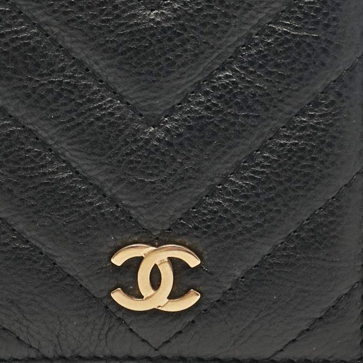 Pre Owned Chanel Black Chevron Quilted Leather CC Card Holder