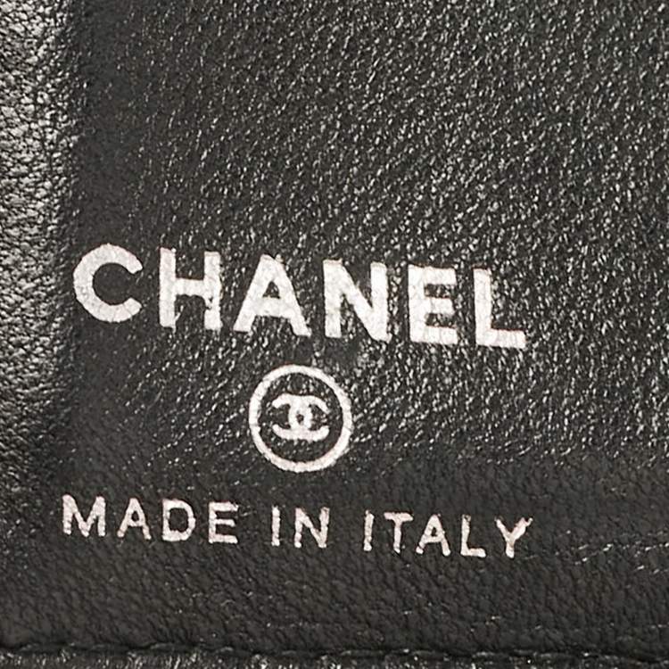 Pre Owned Chanel Black Chevron Quilted Leather CC Card Holder