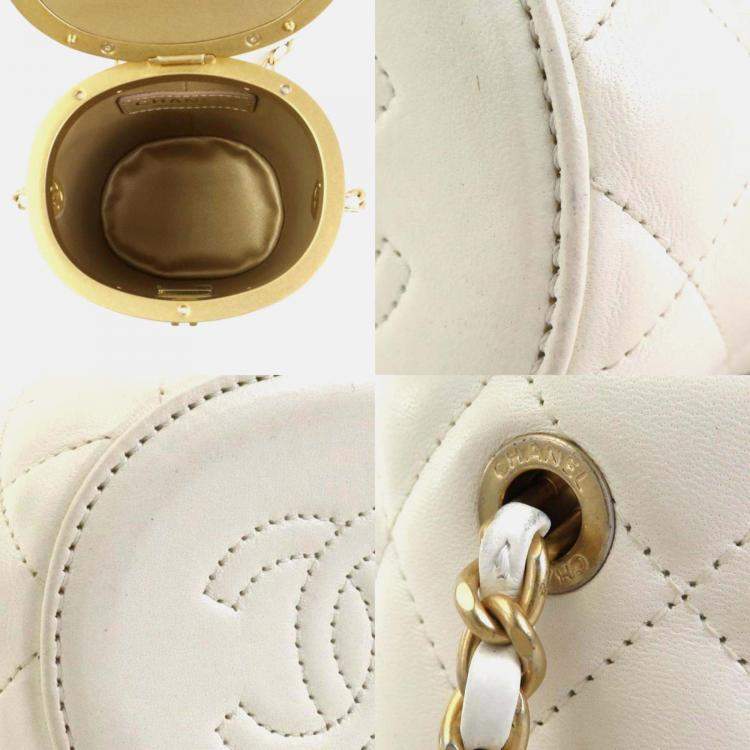 Pre Owned Chanel Off-White Gold Leather Matelasse Shoulder Bag
