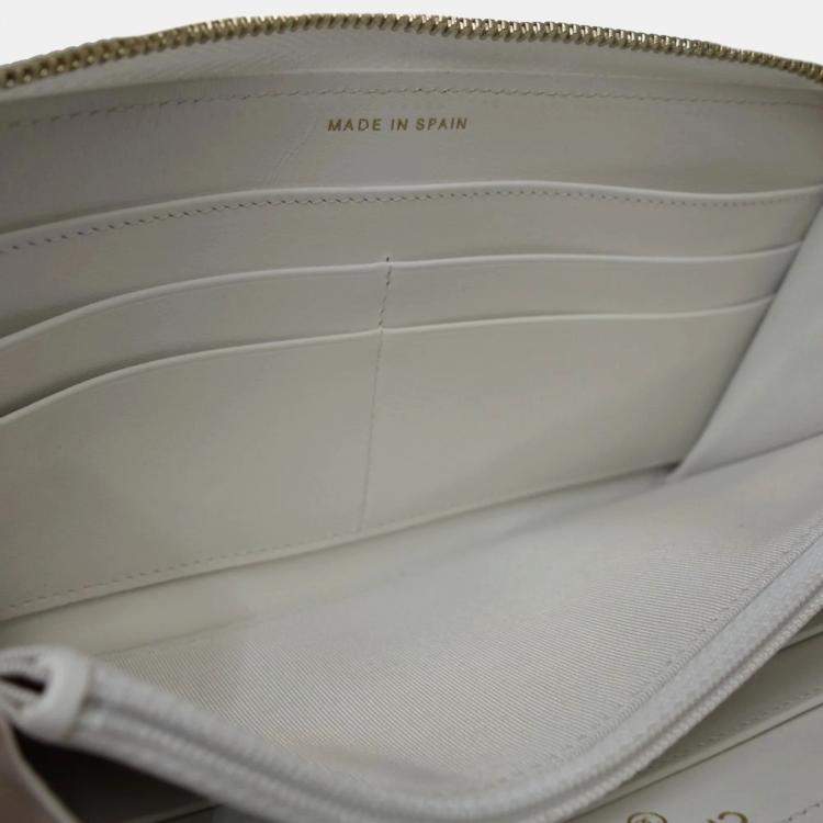 Pre Owned Chanel White Leather Matelasse CC Mark 19 Round Zipper