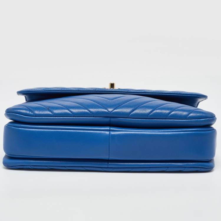 Pre Owned Chanel Blue Chevron Leather Medium Trendy CC Flap Bag