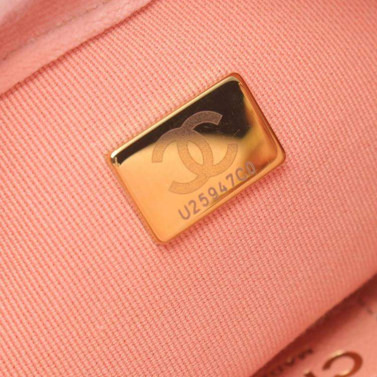 Pre Owned Chanel Pink Fabric Matelasse Shoulder Bag