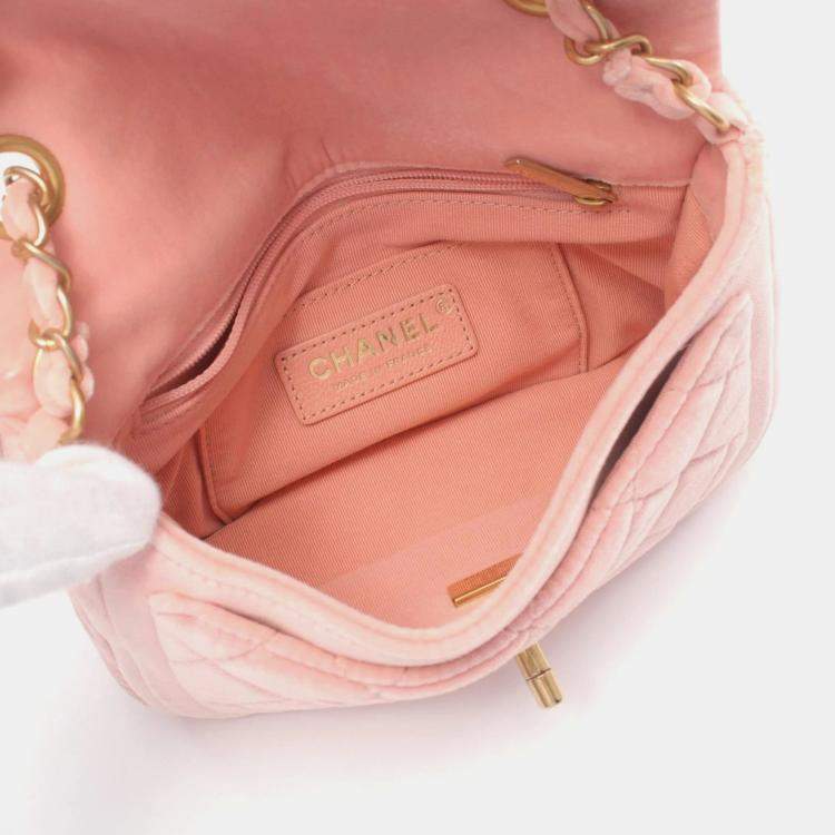 Pre Owned Chanel Pink Fabric Matelasse Shoulder Bag