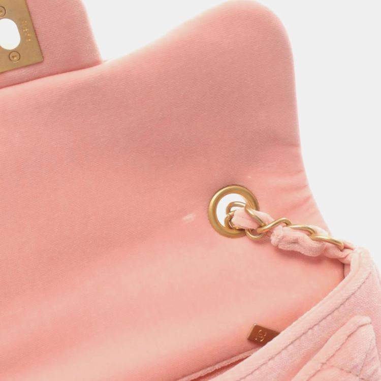 Pre Owned Chanel Pink Fabric Matelasse Shoulder Bag