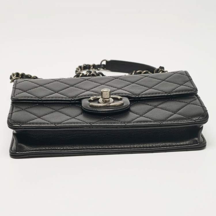 Pre Owned Chanel Black Quilted Leather Chic Pearl Flap Bag