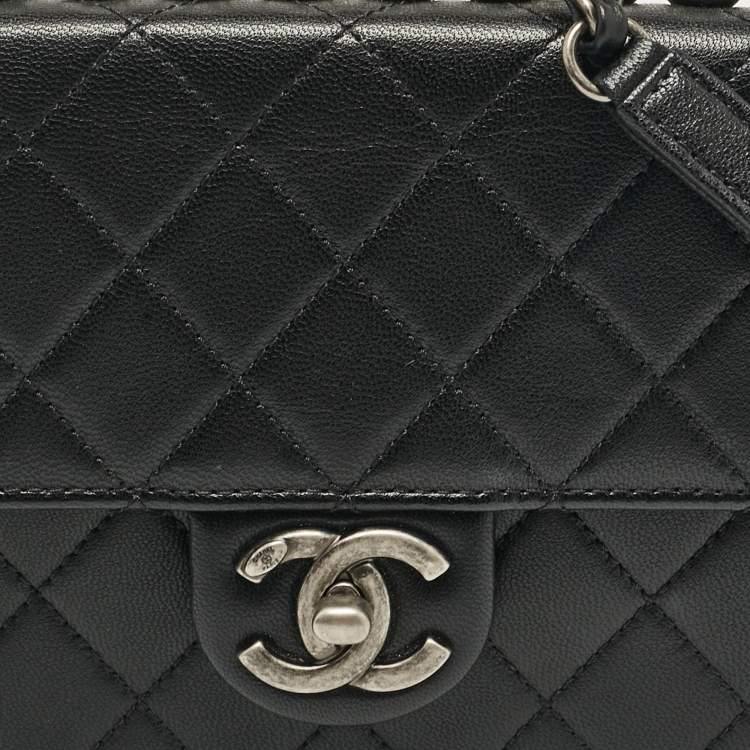 Pre Owned Chanel Black Quilted Leather Chic Pearl Flap Bag