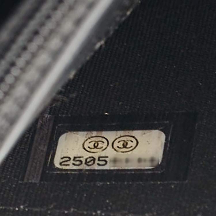 Pre Owned Chanel Black Chevron Caviar Leather Boy Wallet On Chain