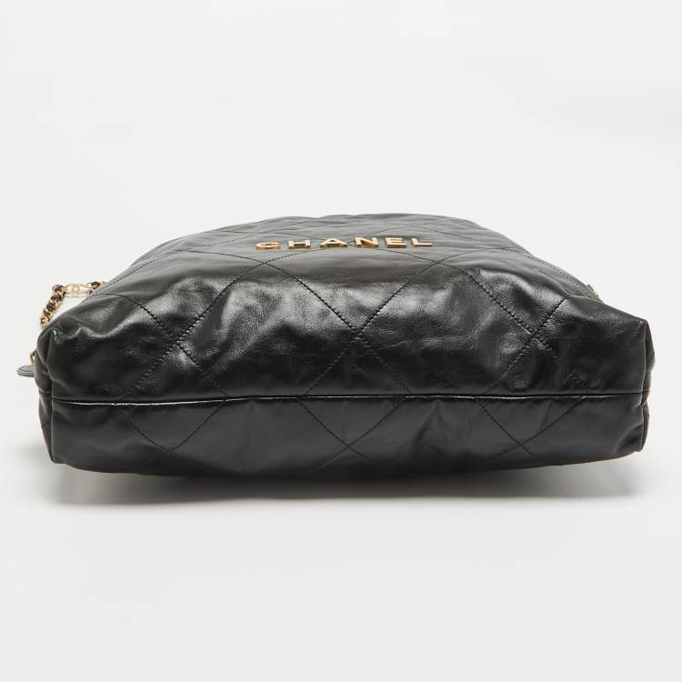 مملوكة مسبقًا Chanel Black Quilted Leather 22 Backpack