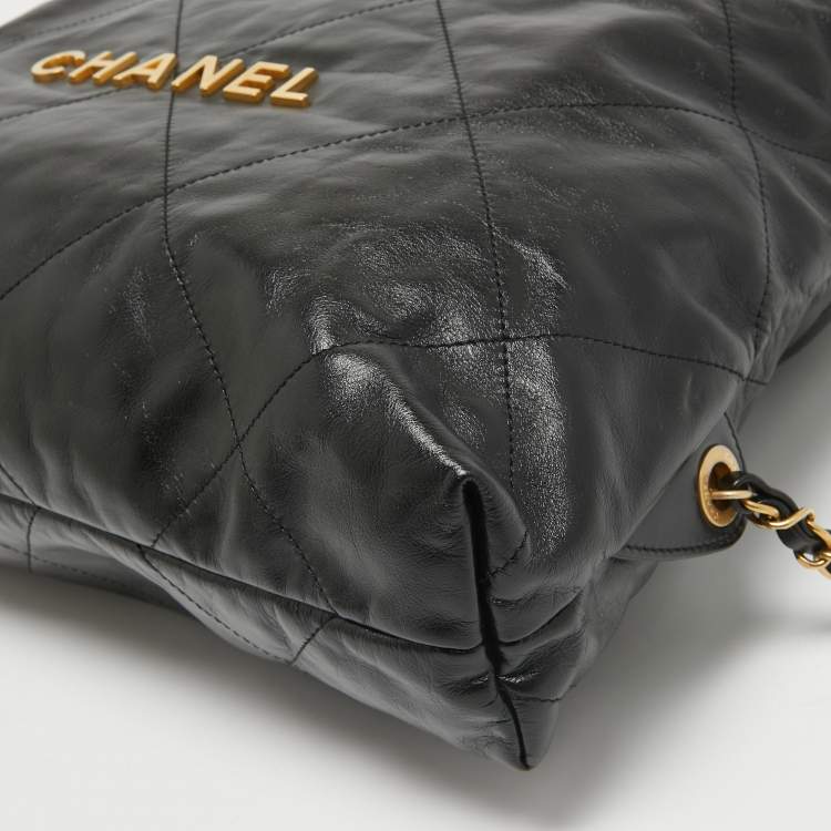 مملوكة مسبقًا Chanel Black Quilted Leather 22 Backpack