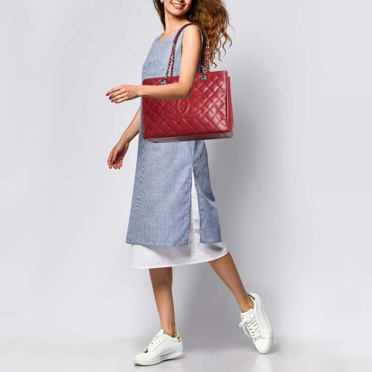 مملوكة مسبقًا Chanel Red Quilted Caviar Leather Grand Shopper Tote