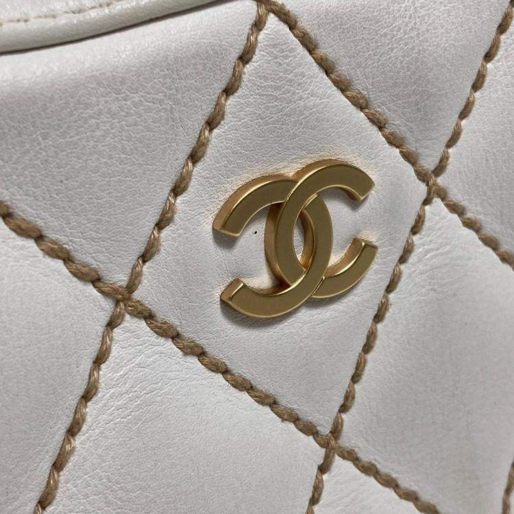 Pre Owned Chanel White Cc Mark Bag Vintage Mini Duffle Bag