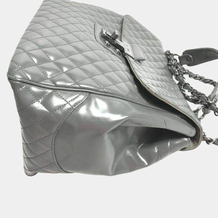 Pre Owned Chanel gray Chain shoulder bag